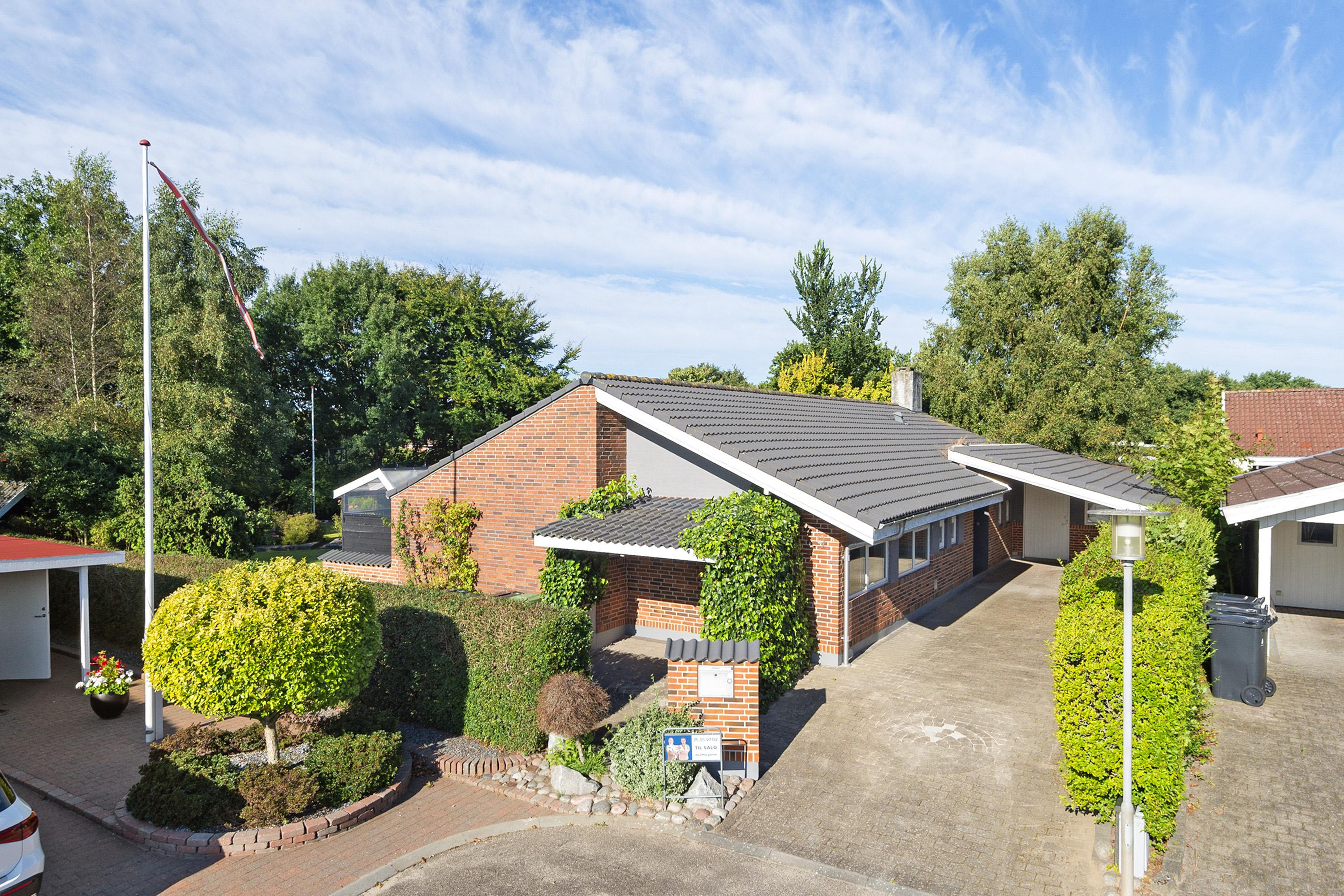 Arkitekttegnet villa af Peter Bolther på Saturnvænget 39, Sønderris