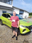 Luis fik sit kørekort: Tillykke fra Kudahls Køreskole