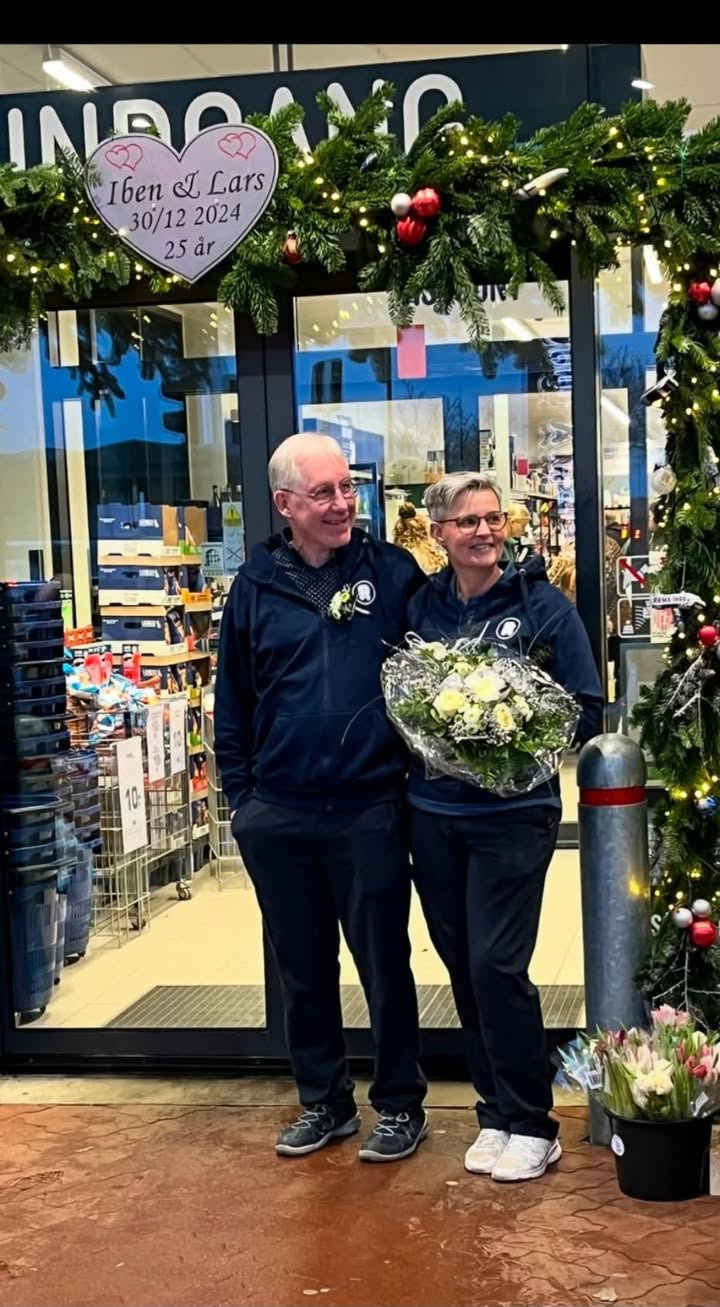 Rema 1000 Nykøbing Mors fejrer sølvbryllup med kunder og kolleger