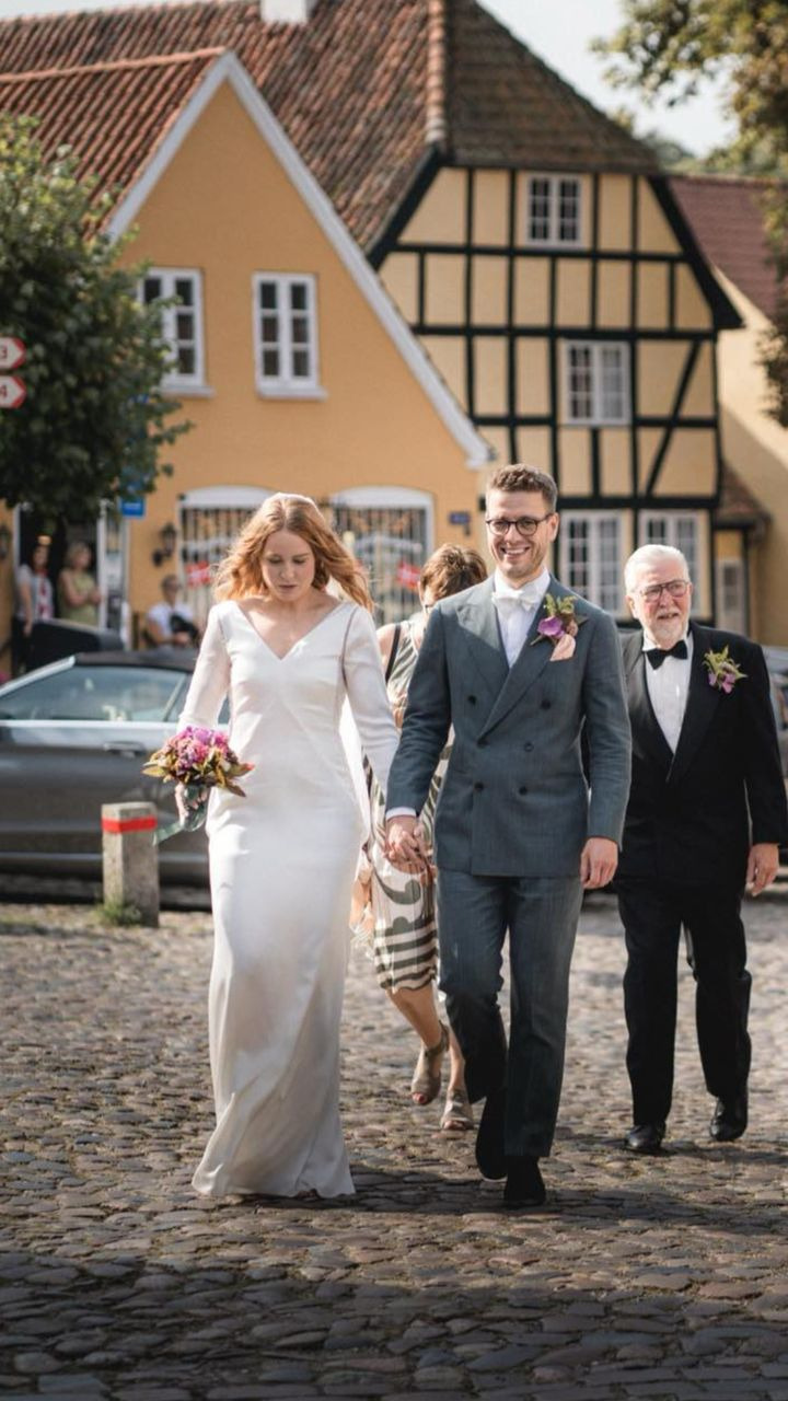 Stort bryllup i Mariager: Smykkedesigner Helga Winther leverer håndlavede vielsesringe til Kristine og Morten