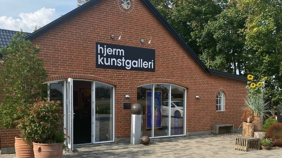Hjerm Kunstgalleri: Et kunstnerisk fristed, hvor passion og personlighed går hånd i hånd.