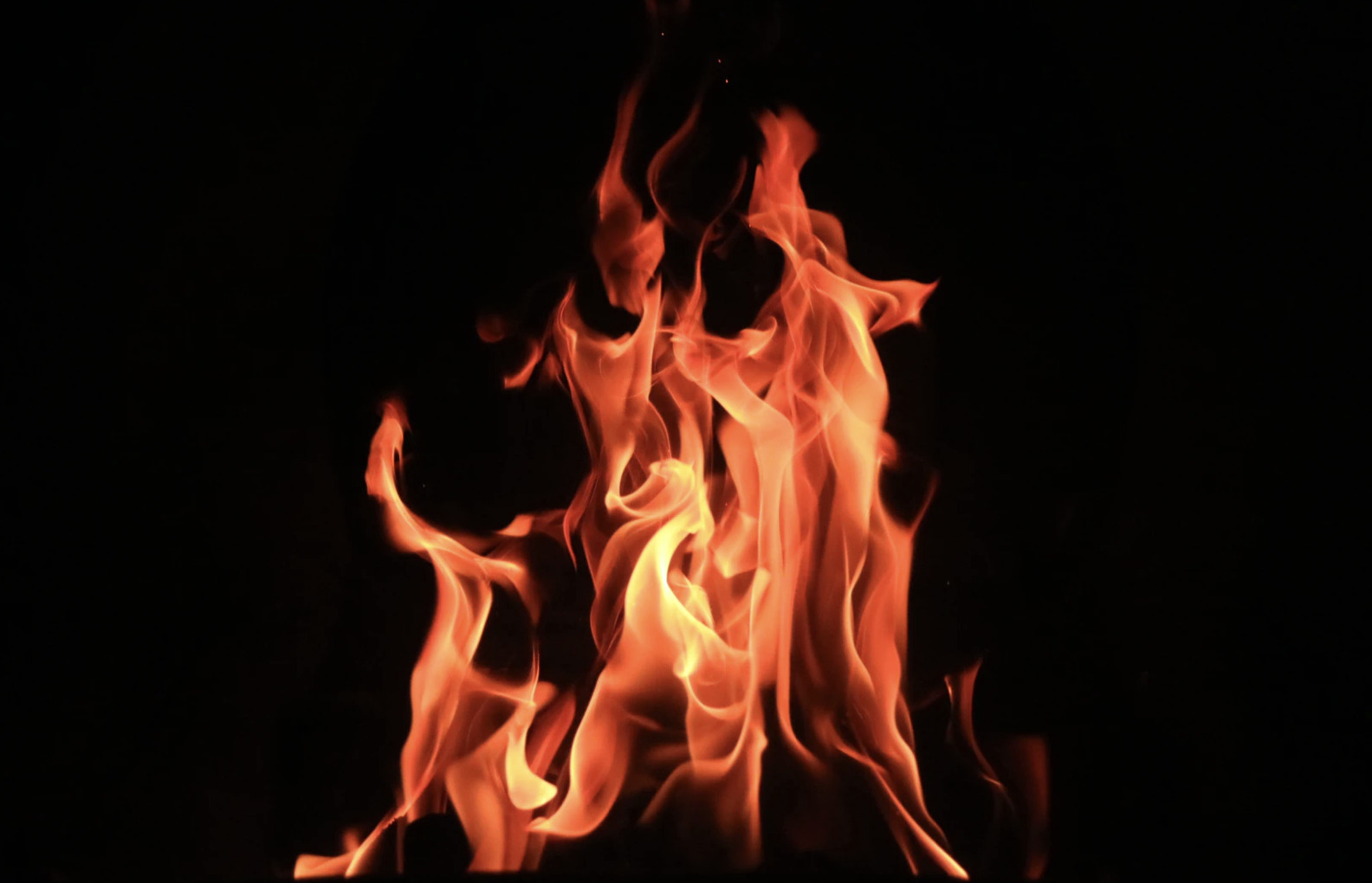 Fire containerbrande på under en halvanden time