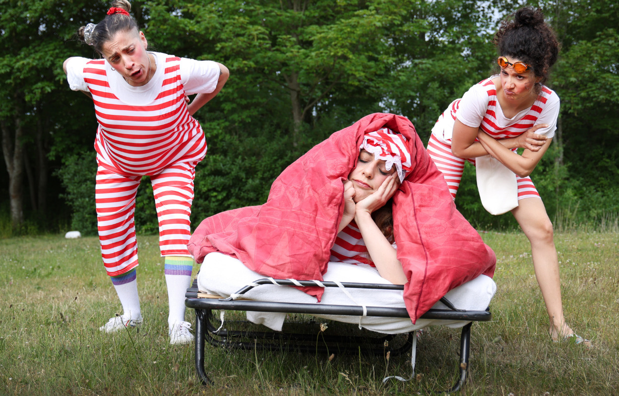 Sommeraktiviteter på Holstebro Kommunes Biblioteker: Teater, gratis film, Smølfe-jagt, perlerier og dinosaur-ekspert