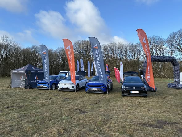 Autocentralen Skive sponsorerer Fyrtrail ved Flyndersø med biludstilling og musik