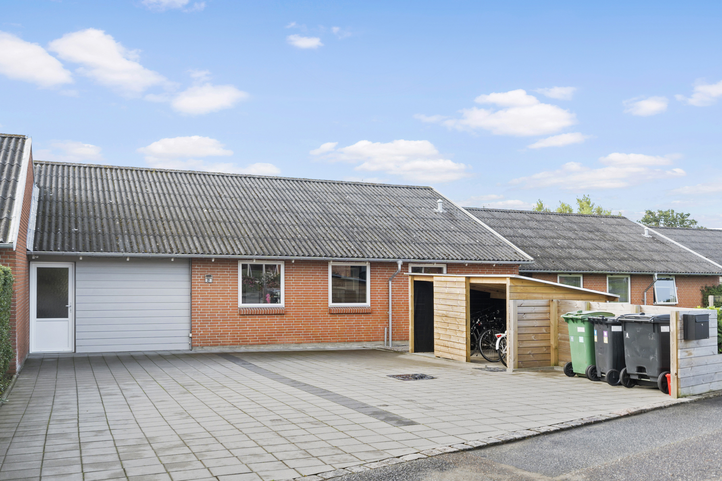 Charmerende og velindrettet rækkehus i familievenligt kvarter i Humlum