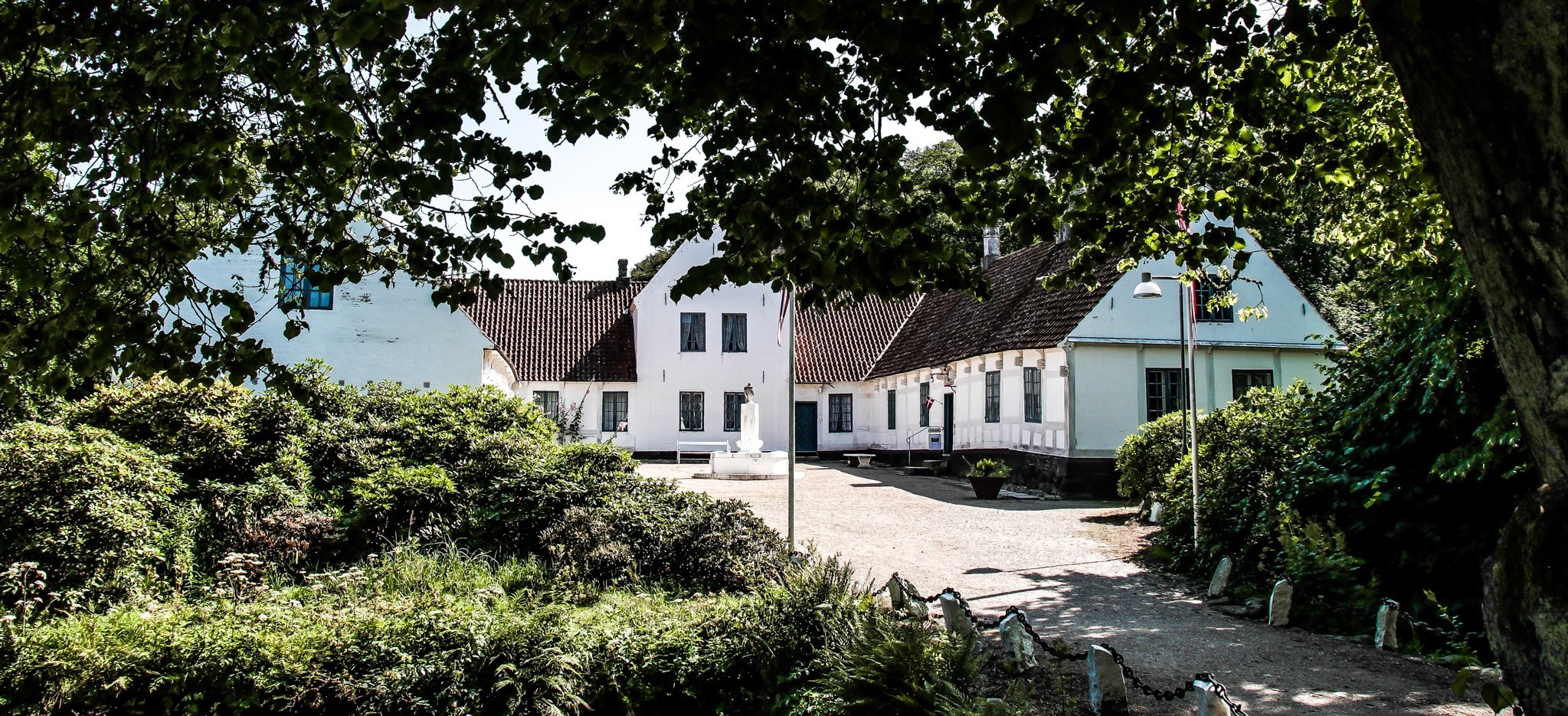 Museumsværten viser rundt