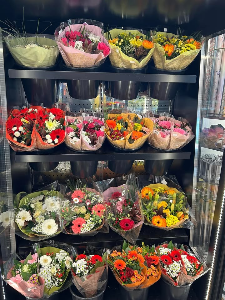 Min Købmand i Asp klar med friske blomster til weekenden