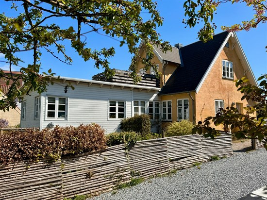 Taarbækdalsvej 1C er til salg for kun 3.995.000 kr.: Se de billigste boliger til salg i Klampenborg her