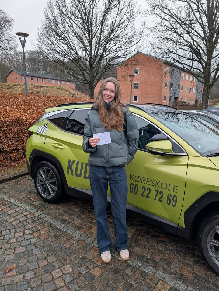 Freya fik sit kørekort hos Kudahls Køreskole