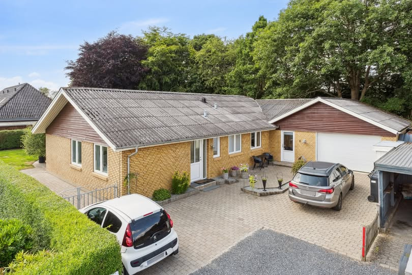 Nyhed fra John Frandsen Herning: rummelig etplansvilla i Sønder Felding til salg