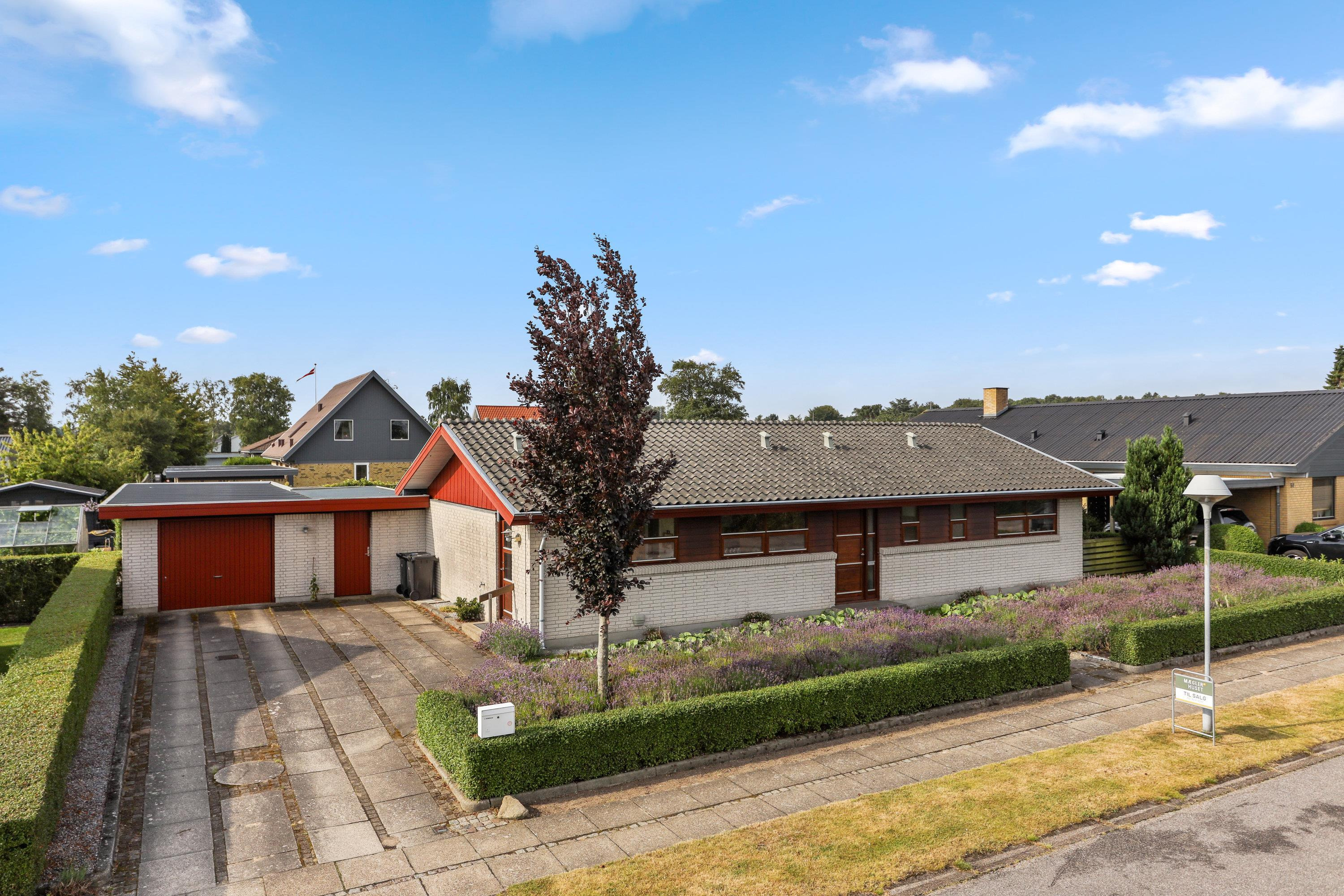 Velholdt villa med attraktiv beliggenhed i Sæby Syd