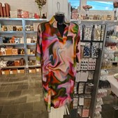 Elins Butik præsenterer ny farverig kjole fra DuMilde