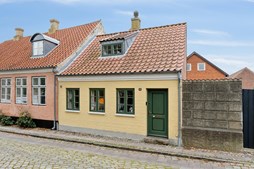 Til salg hos Ribe Mæglerne: Unikt byhus uden bopælspligt!