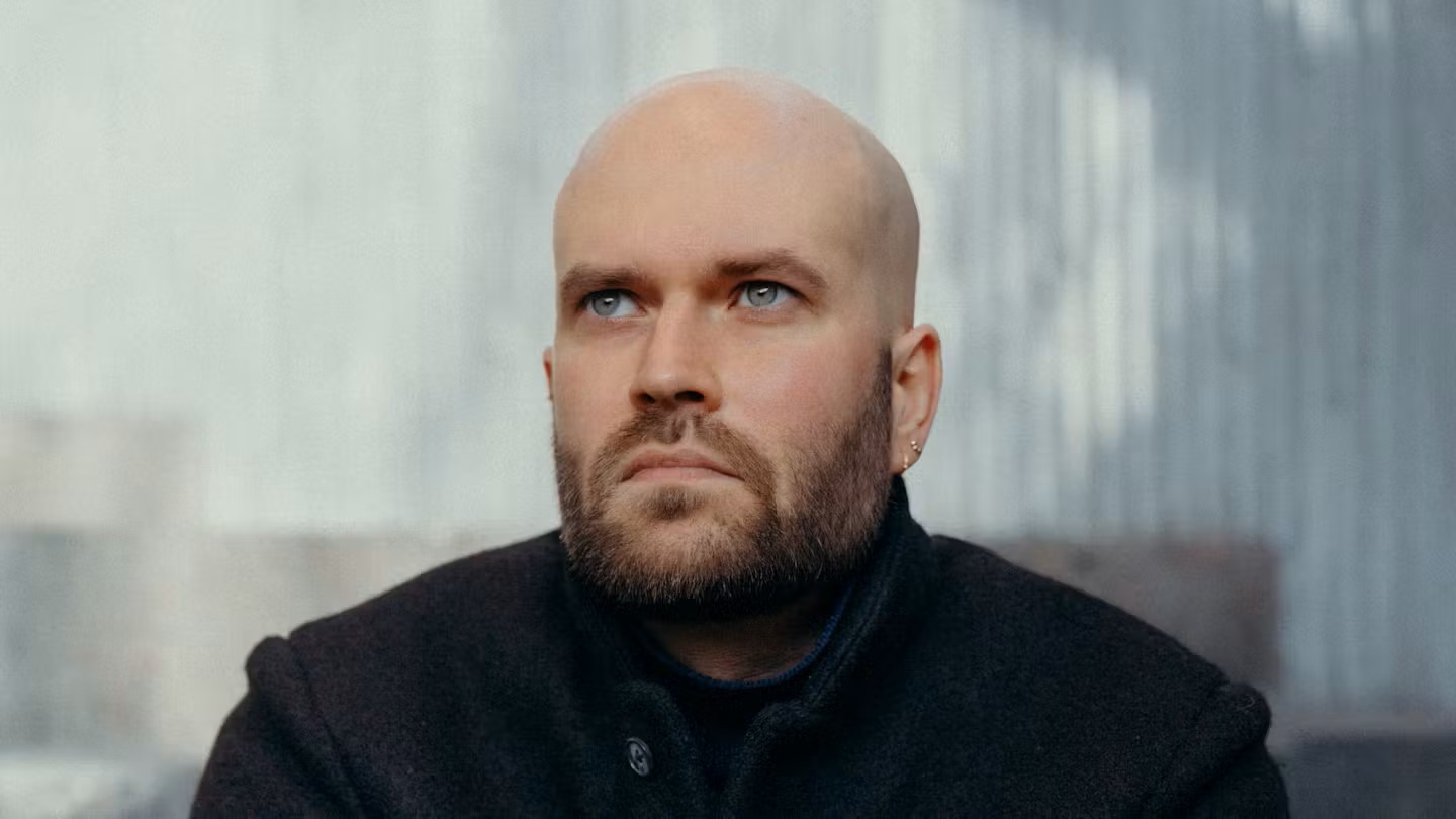 Sebastian Lynggaard udforsker maskulinitet på Thisted Bryghus