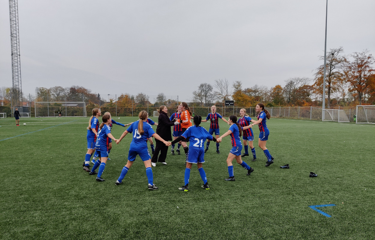 Hammels U16-Piger rykker op med lutter sejre