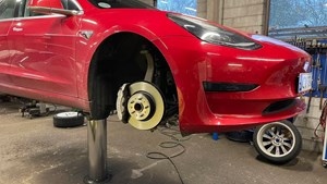 Gjellerup Auto tilbyder service og reparation af elbiler som Tesla