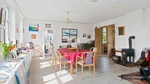 Gammel skole i Tolne til salg med muligheder for bofællesskab og Bed & Breakfast
