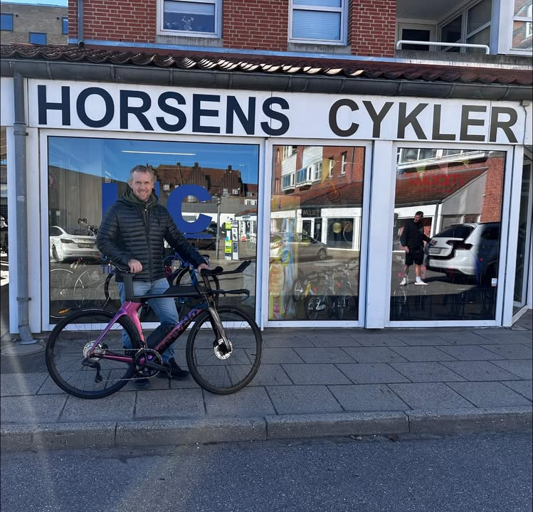 Mark henter sin nye Cervélo P5 hos Horsens Cykler: Klar til jagten på rekorder
