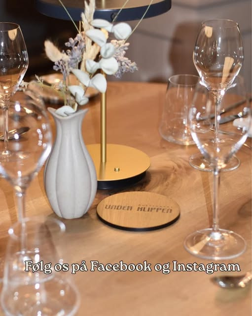 Restaurant Under Klippen tilbyder 3x3x3 med snacks, retter og vinmenu