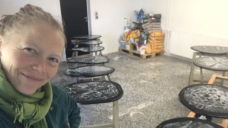 Kunst og fossiljagt: Unik fernisering ved Sangstrup Klint på søndag