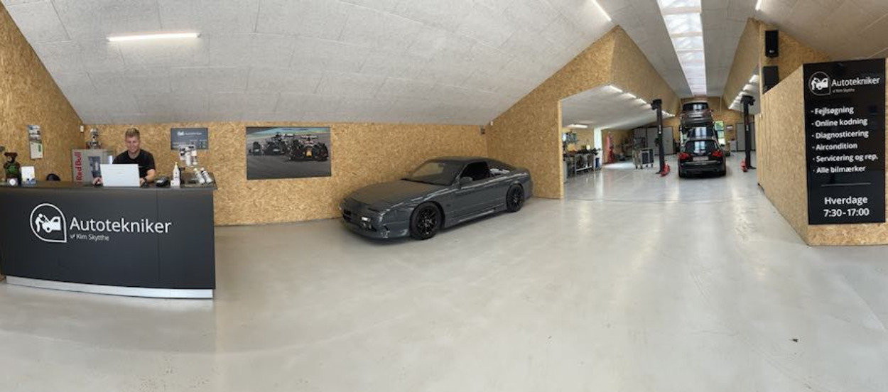 Kim elsker livet som selvstændig mekaniker: “Jeg går meget op i fejlfinding på biler og kan selv styre opgavefordelingen“