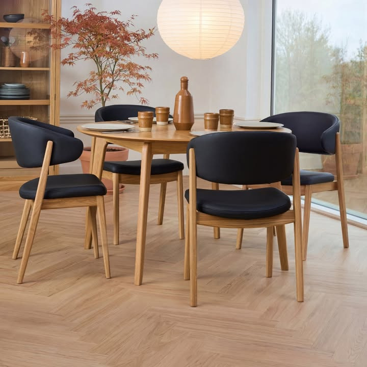 BOLIGHUSET THISTED inviterer til at opleve Luma spisebordsstol i massiv eg