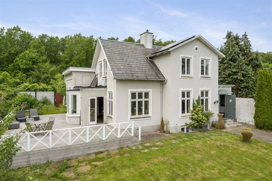 Drømmer du om luksus? For 15.495.000 kr er Skodsborg Strandvej 91 kommet til salg - Se den og de dyreste boliger til salg her