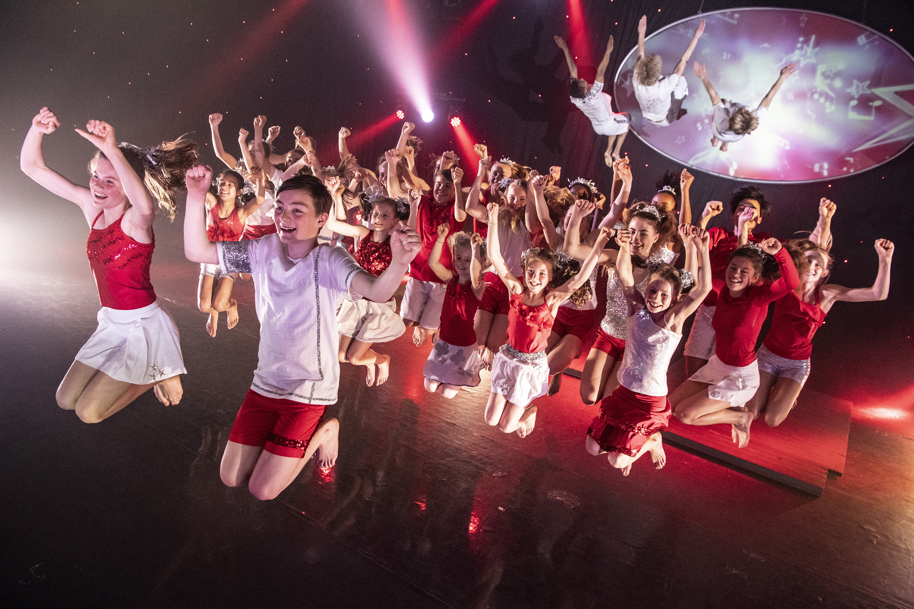 Flying Superkids sommerturne i gang med et nyt show med en særlig betydning  