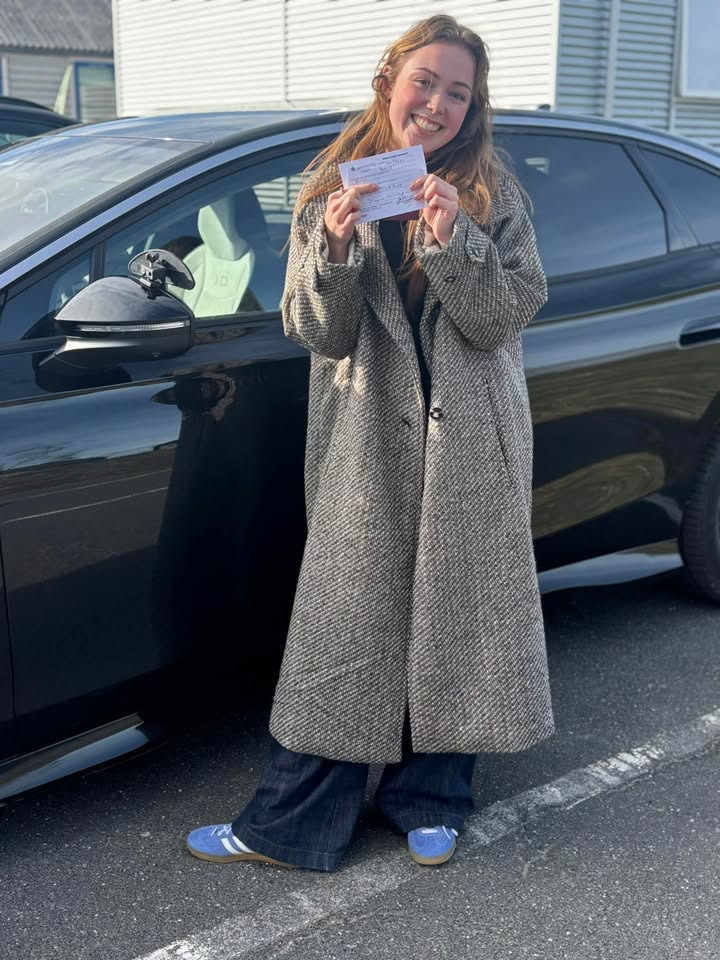 KK-KØR fejrer første norske køreprøvebeståelse i Danmark