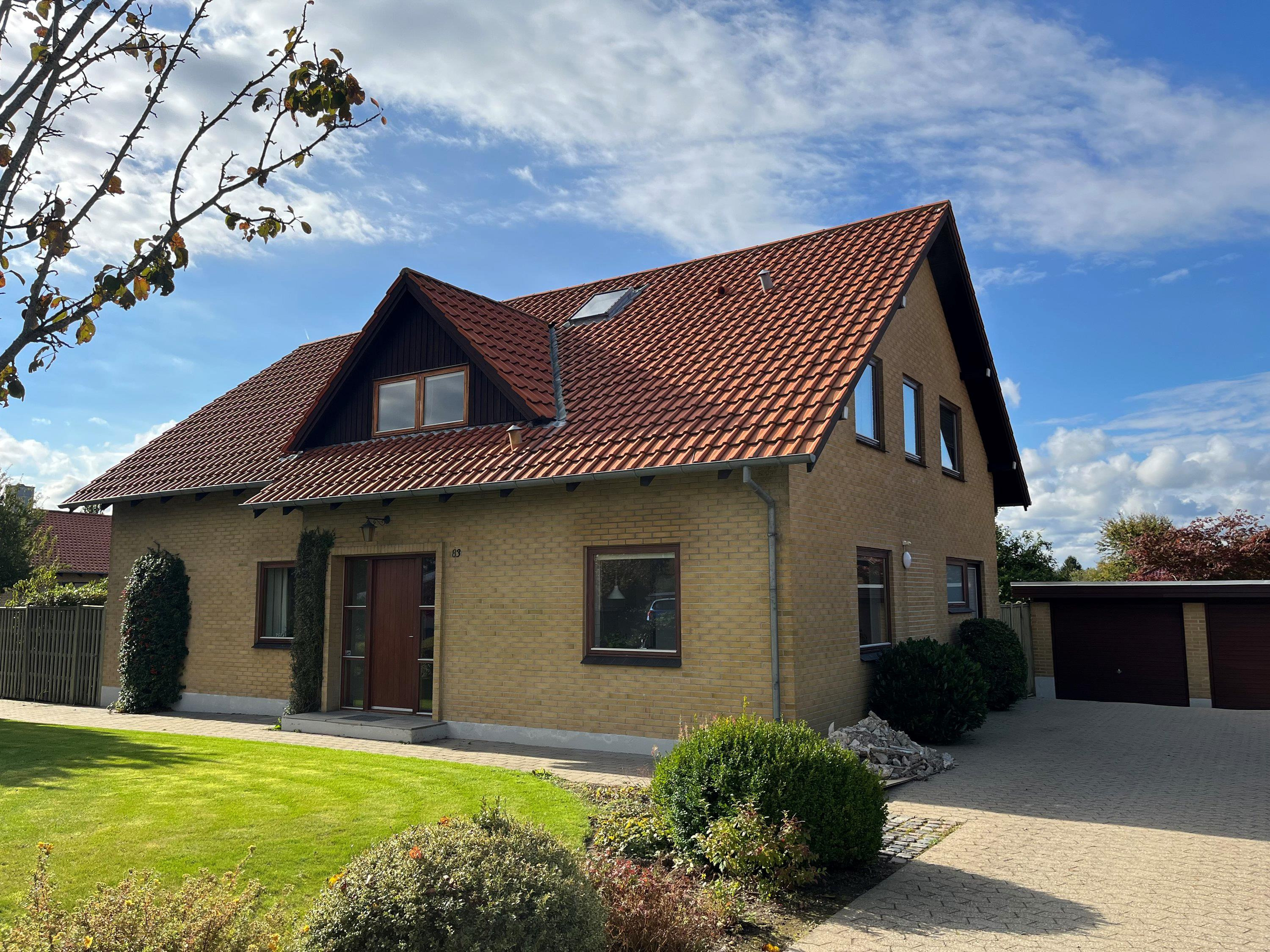 Til salg hos CD Bolig - Lene Bang & Søren Bregnhøj: Rummelig familievilla på attraktiv adresse