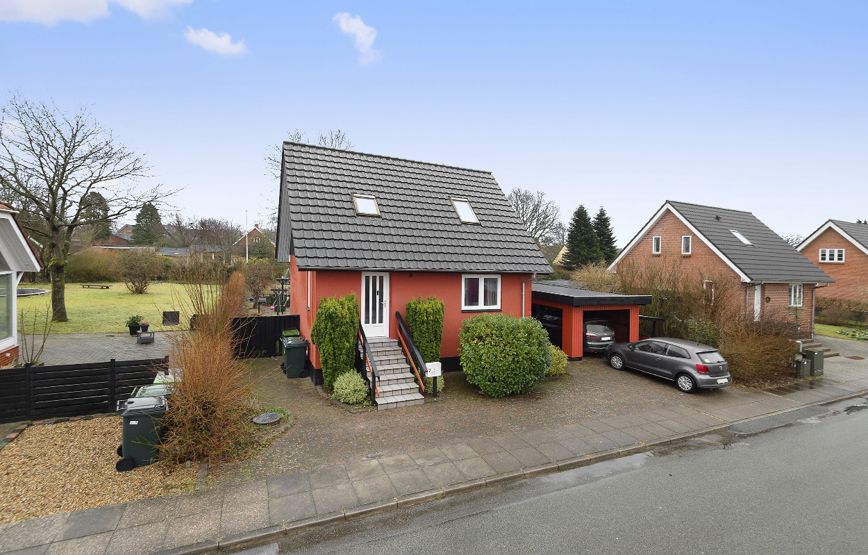 Velholdt villa på attraktiv adresse i Grindsted