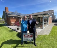 Ejendom solgt af John Frandsen Herning efter overtagelse fra anden lokal mægler