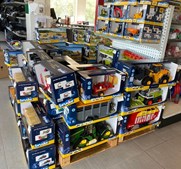 Houe Smed & VVS tilbyder momsfrie Bruder-legetøjsgaver til de små landmænd