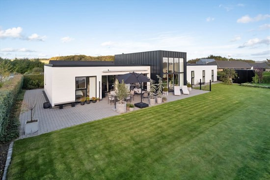 Netop kommet til salg: Hybenhaven 53 en af Lystrups dyreste adresser