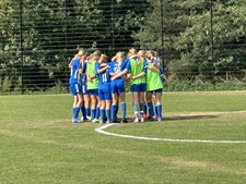 Intens kamp ender uafgjort: GVI 1 og Amager Pigefodbold deler pointene
