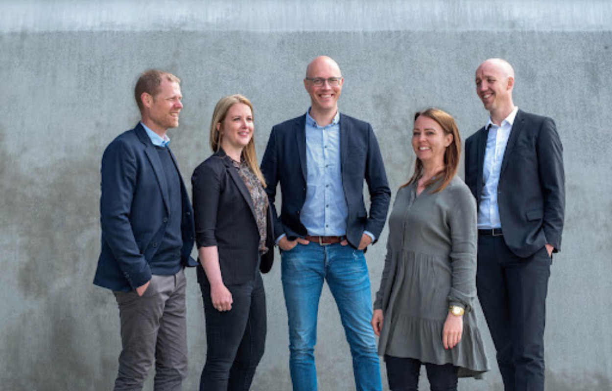 Et grønt ejendomsmæglerteam med lokale rødder