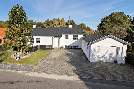 Kirkevej 18 til salg for 2,4  mio. kroner - Se 5 andre boliger til salg i Hedensted Kommune