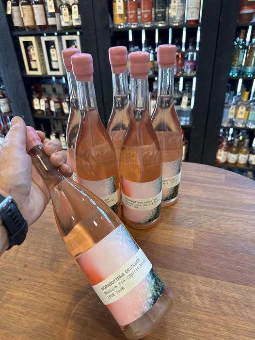 Vin & Vin Hobro byder på sommerklar lykke med Norrbottens Rhubarb Pie