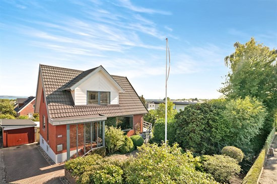 Grenåvej 730 og 1 anden boliger er kommet til salg denne uge i Skødstrup - se boligerne her.