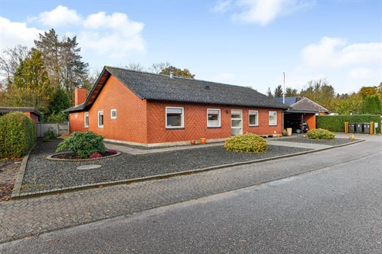 Lærkevej 1 og 1 anden boliger er kommet til salg denne uge i Oksbøl - se boligerne her.