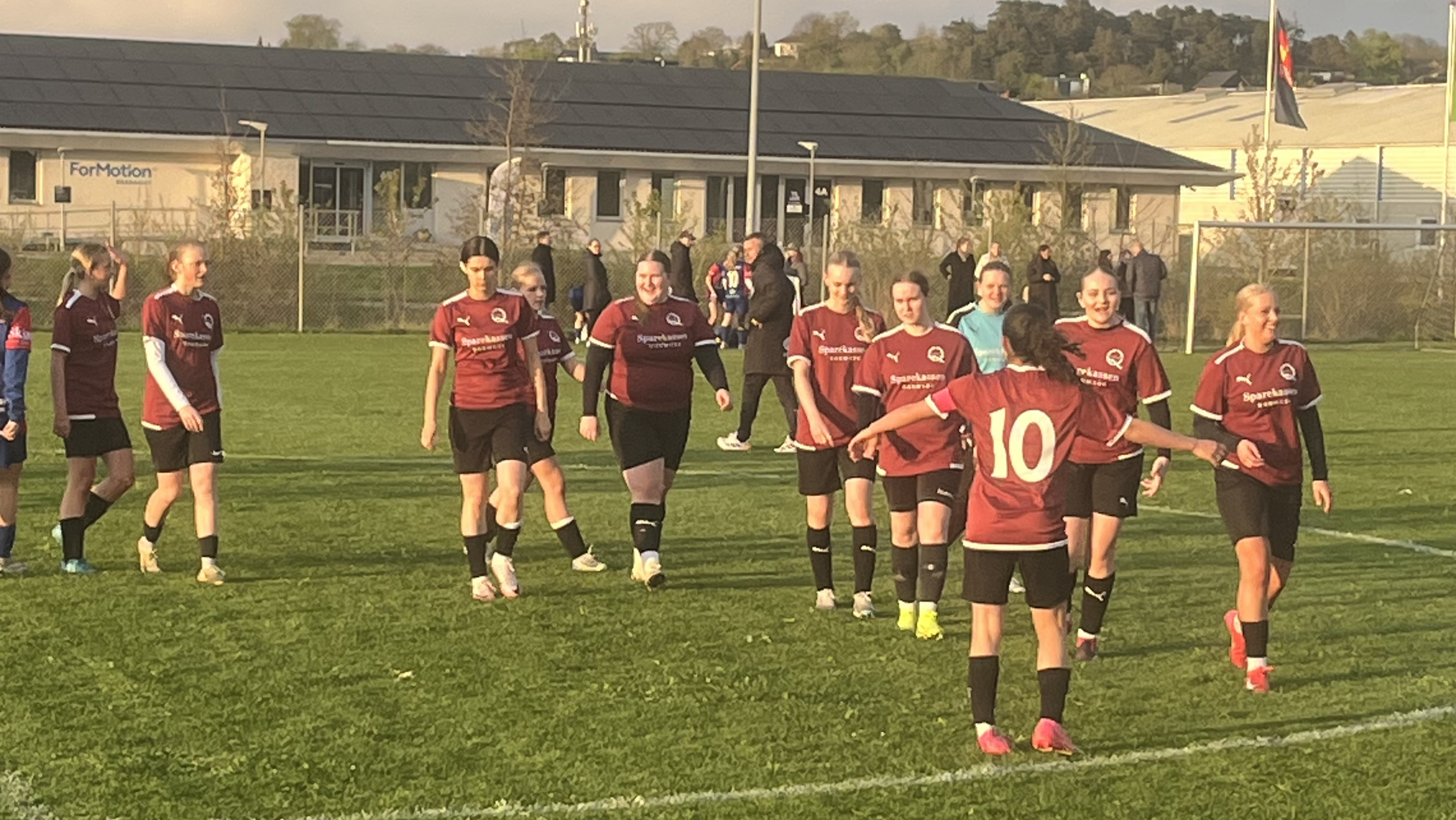 Fyrkat Q triumferer over Gug B trods smal trup