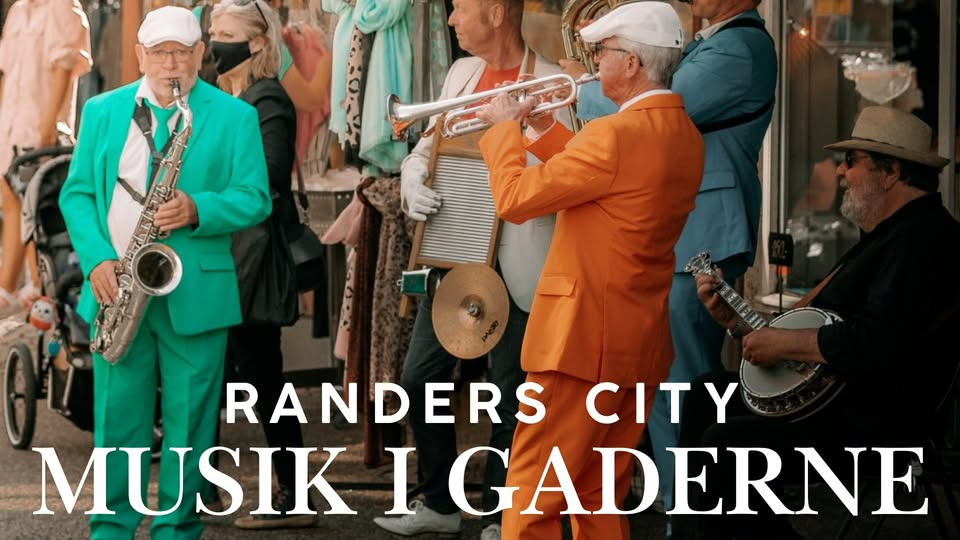 Musik i gaderne: Coverup-Duo skaber sommerstemning i Randers
