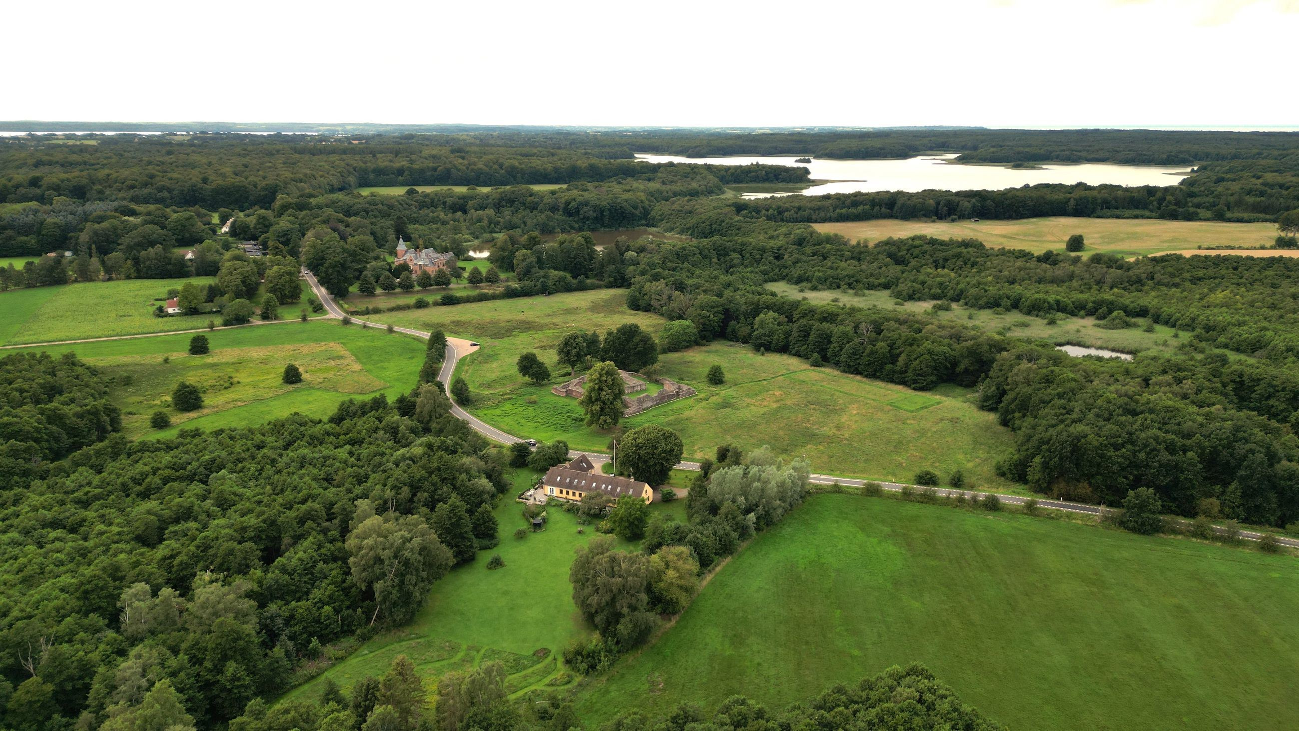 En ren boligdrøm på [m² på dyreste bolig] m² til 9,2  mio. kroner er nu komme til salg i Kvistgård: Se hvor de dyreste boliger til salg i Kvistgård er