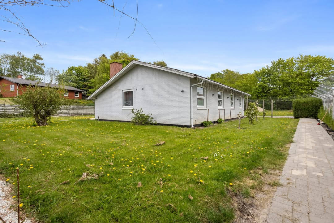 Mæglerhuset Aalborg annoncerer ny pris på velindrettet villa i Skibsted til 495.000 kr.