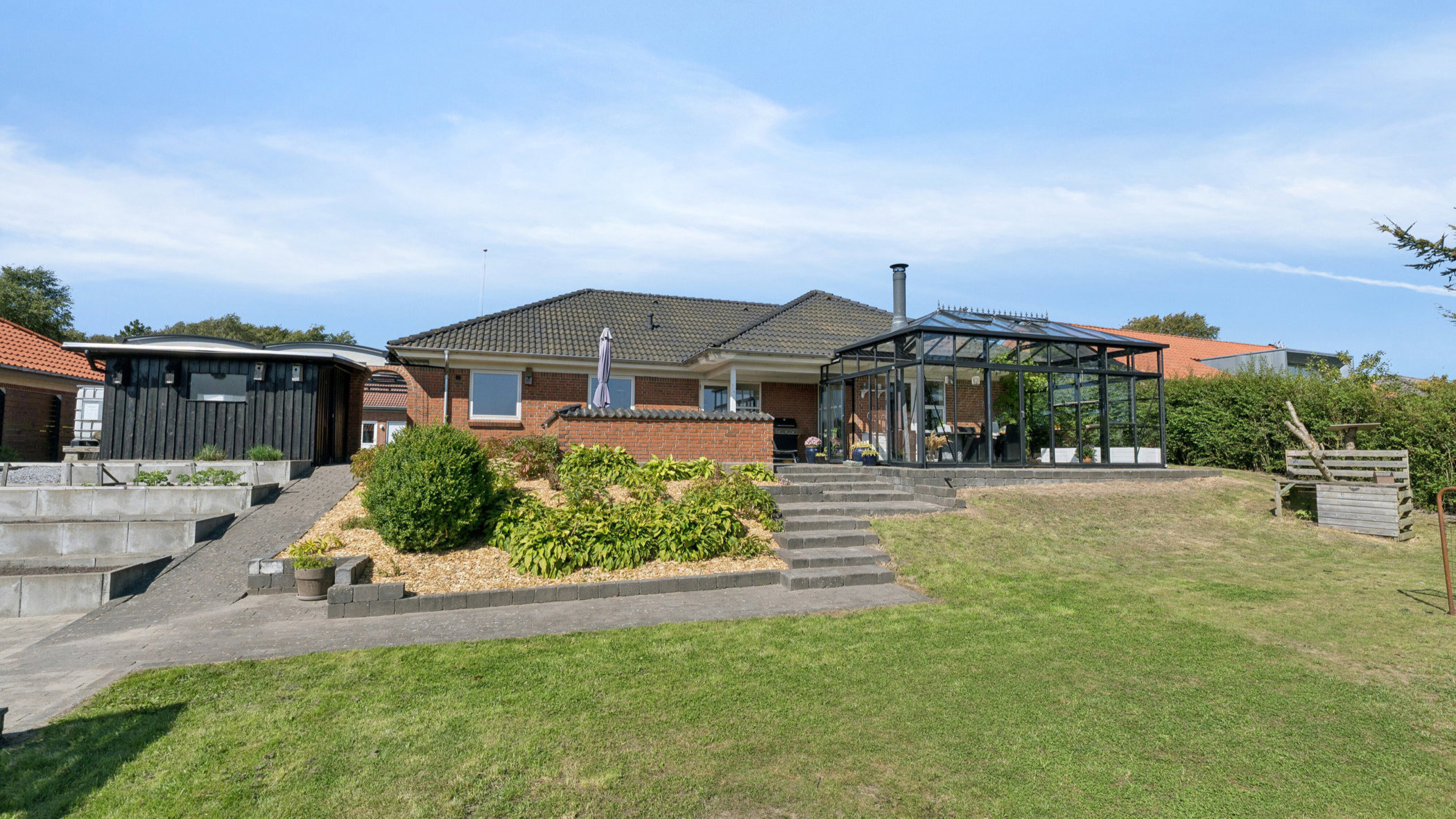 Ugens bolig fra Nybolig Hjørring: Familievilla med fantastisk have