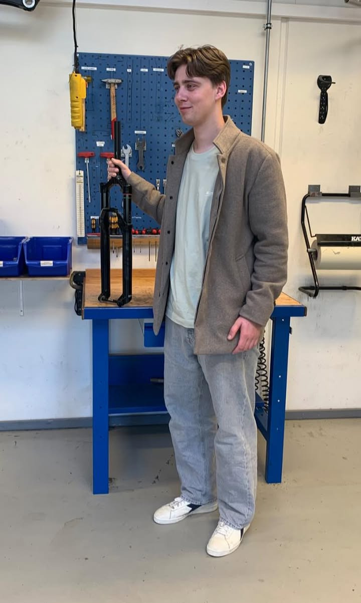 Birks Bike Shop ApS fejrer Steffens dimission som cykelmekaniker med topkarakterer