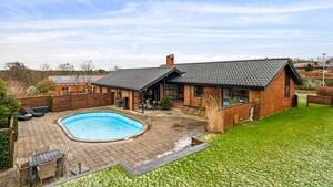 Til salg hos Nybolig Brønderslev og Vrå: Arkitekttegnet villa i nordbyen