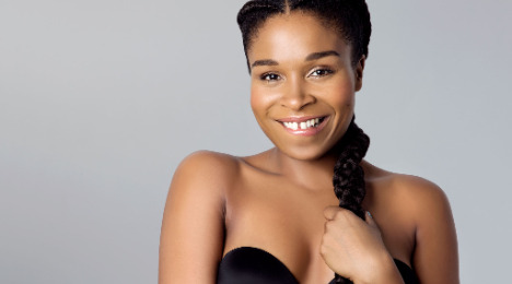 Nabiha bringer julestemning til Fredericia med "Happy Feels