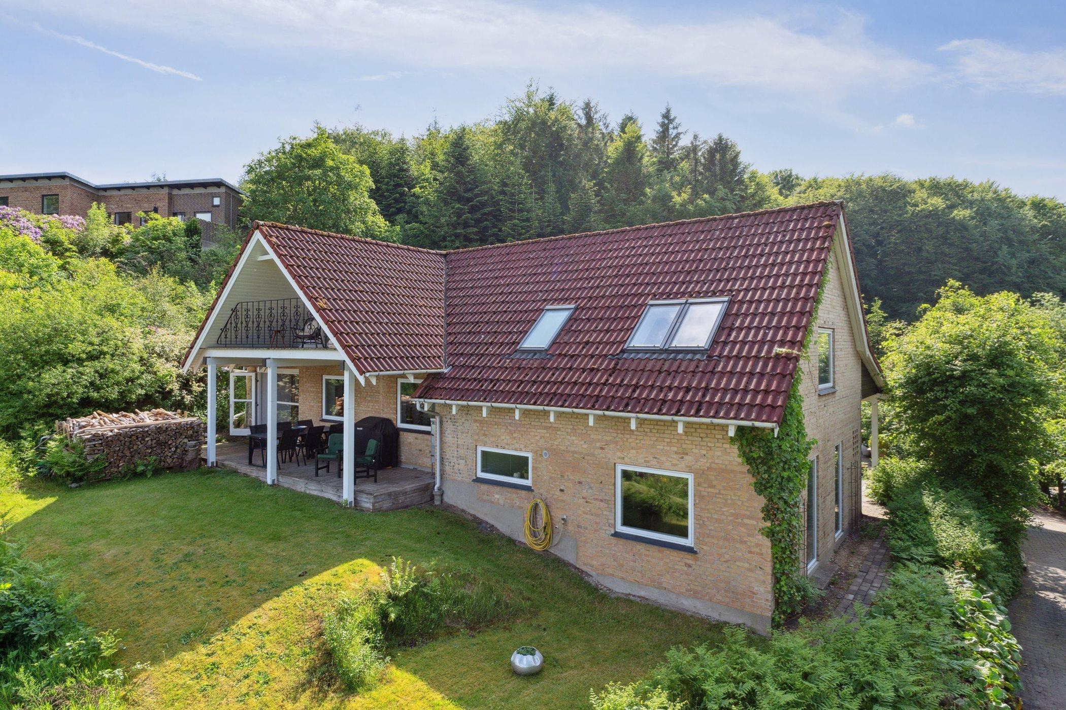 Til salg hos CD Bolig - Lene Bang & Søren Bregnhøj: Unik udsigtsvilla med naturskøn beliggenhed