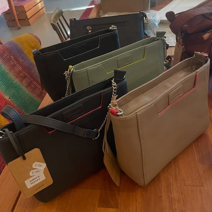 Fru Hansens Butik & Café har fået nyt udvalg af tasker med gode tilbud